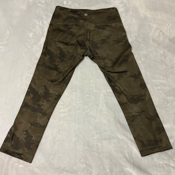 Like New Lululemon Wunder Under Low Rise Crop Luxtreme 21” Green Camo Leggings 4 - Picture 5 of 10